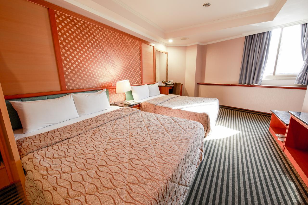 Monalisa Hotel Tainan Exterior photo